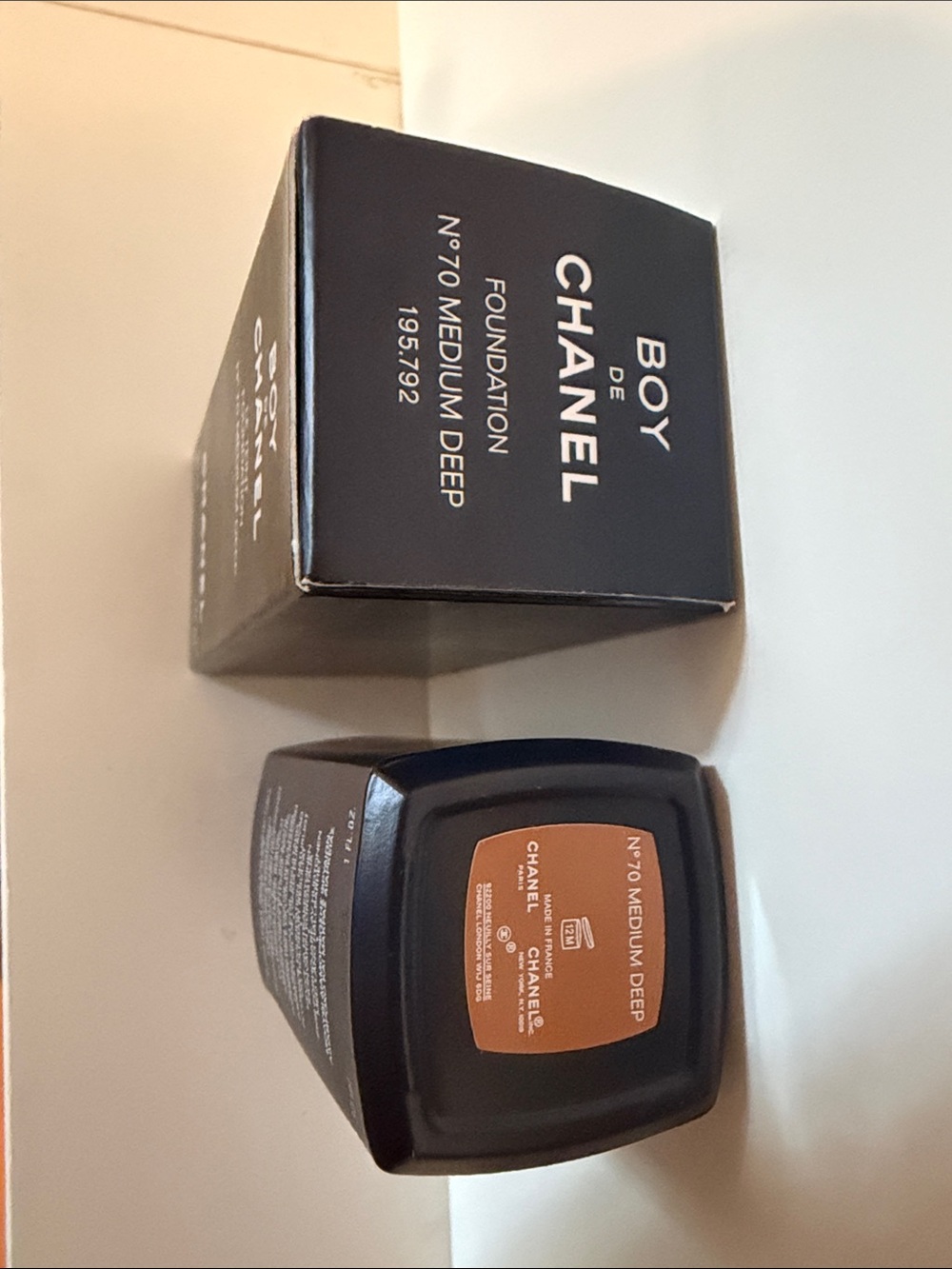 CHANEL Boy de Chanel Foundation - No 70 Medium Deep - Picture 2 of 2